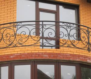 Балкон с ковкой