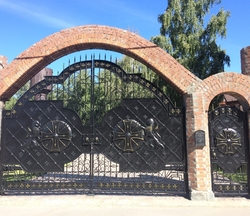Кованые ворота для дома